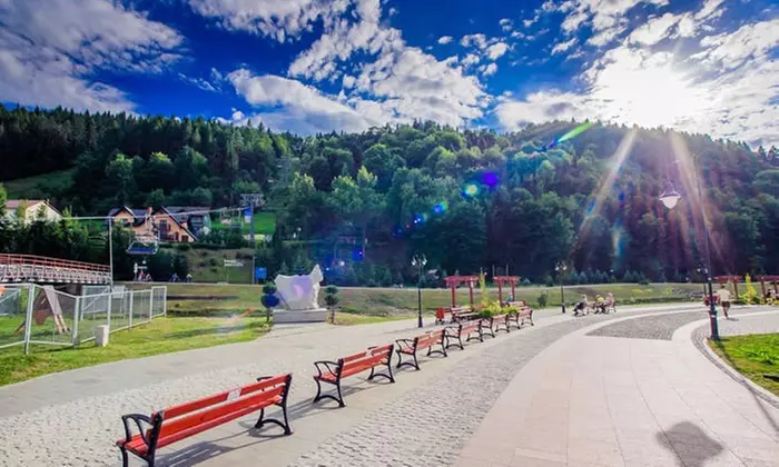 Szczawnica: 1-7 nocy dla 2 lub 3 osób z wyżywieniem HB w Domu Wypoczynkowym Czarda - Primary Image