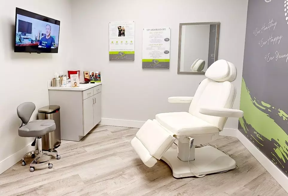 Facial - HydraFacial at 4Ever Young Naples