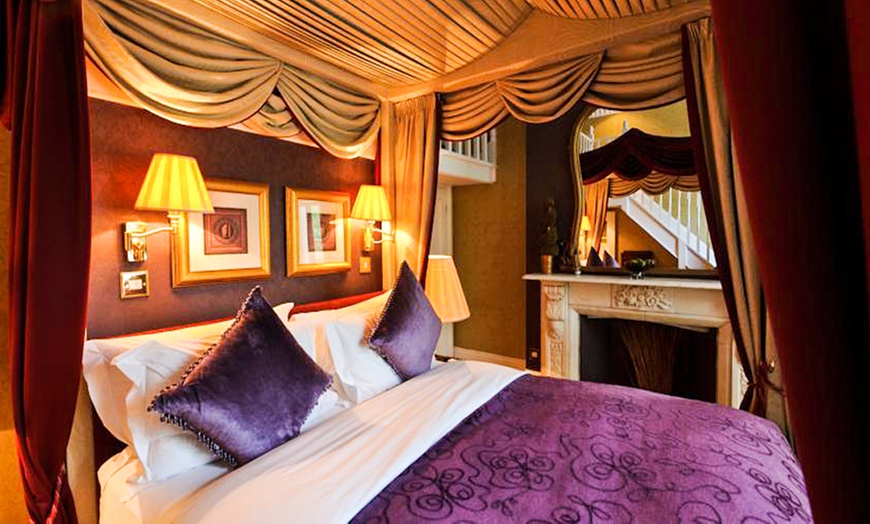 Image 6: London: 4* Classic Double, Club Double or Twin, or Deluxe Room Stay