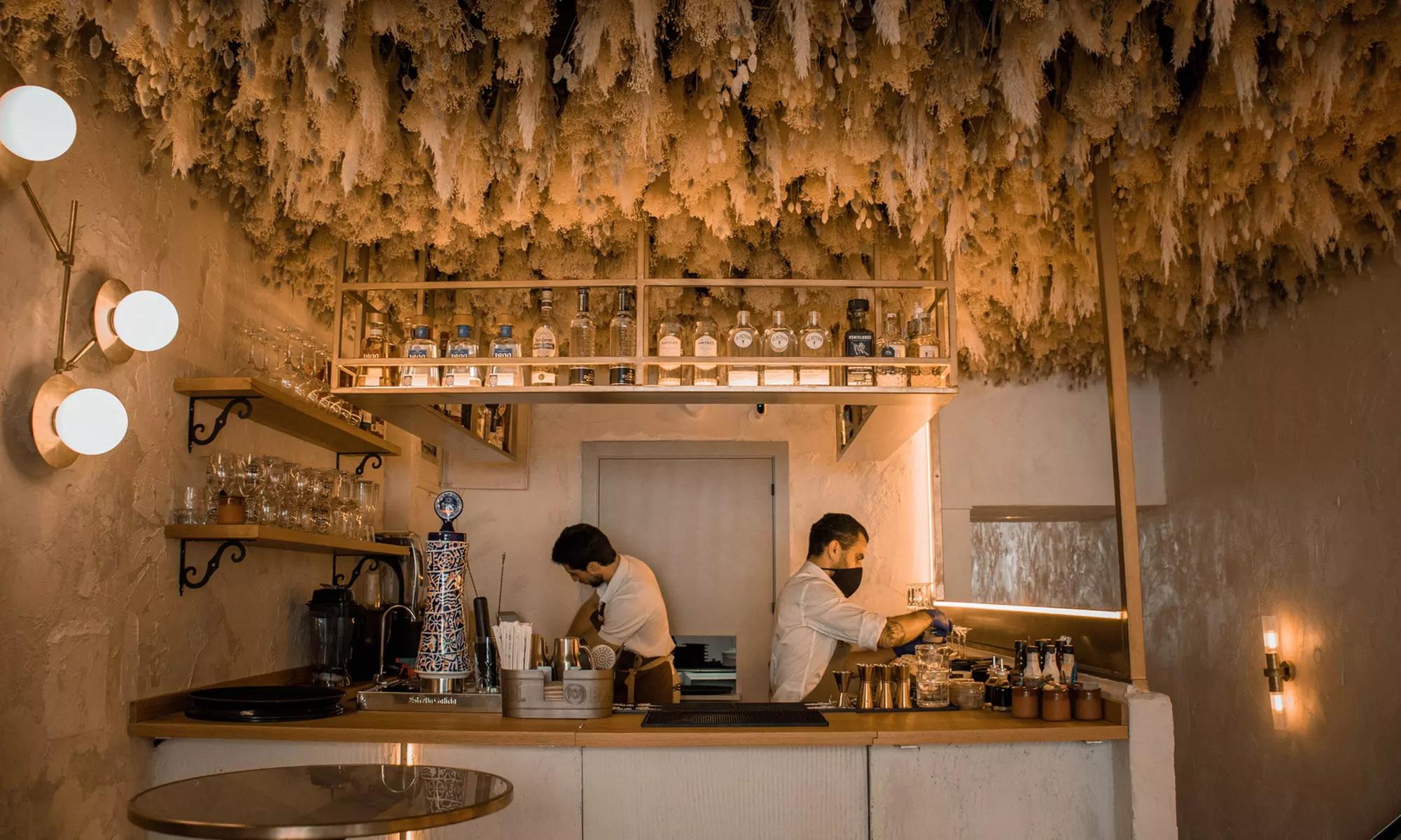 Menú mexicano para 2 o 4 personas con platos, bebidas y cócteles