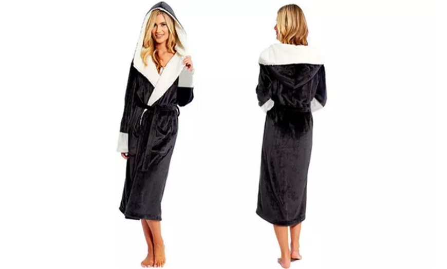 Image 3: Hooded Fleece Robe