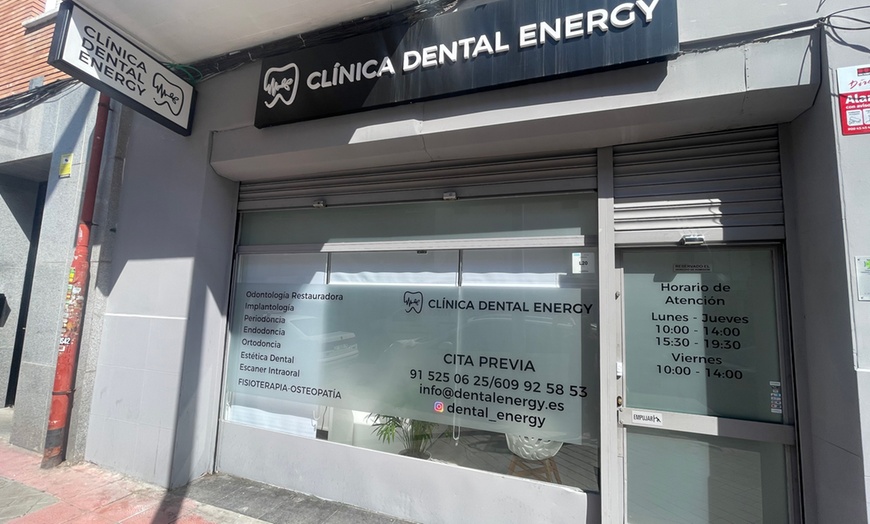 Image 7: Limpieza dental con revisión y opción a radiografía o blanqueamiento