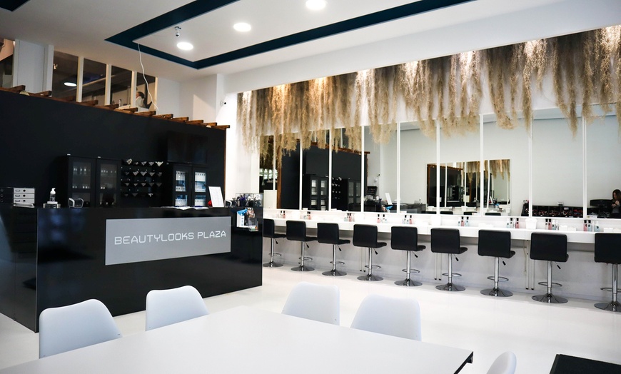 Image 5: Verwen jezelf met pure luxe: ga voor een deluxe of exclusieve facial
