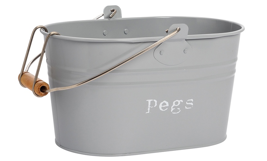 Image 7: Harbour Housewares Metal Clothes Peg Bucket