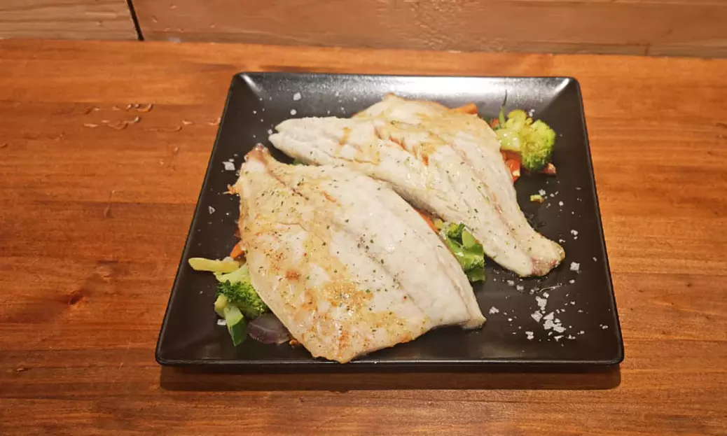 Menú familiar para 2, 3 o 4 personas con postre, café y agua