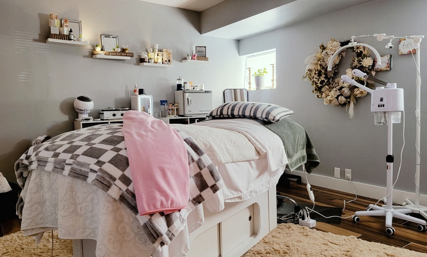 Image 2: Non-Invasive Body Contouring with Red Light Therapy Sessions