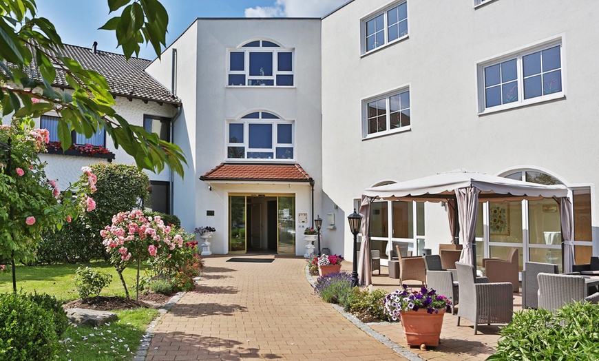 Image 10: Schwarzwald: Doppelzimmer mit Balkon & Spa, opt. mit 3/4-Pension