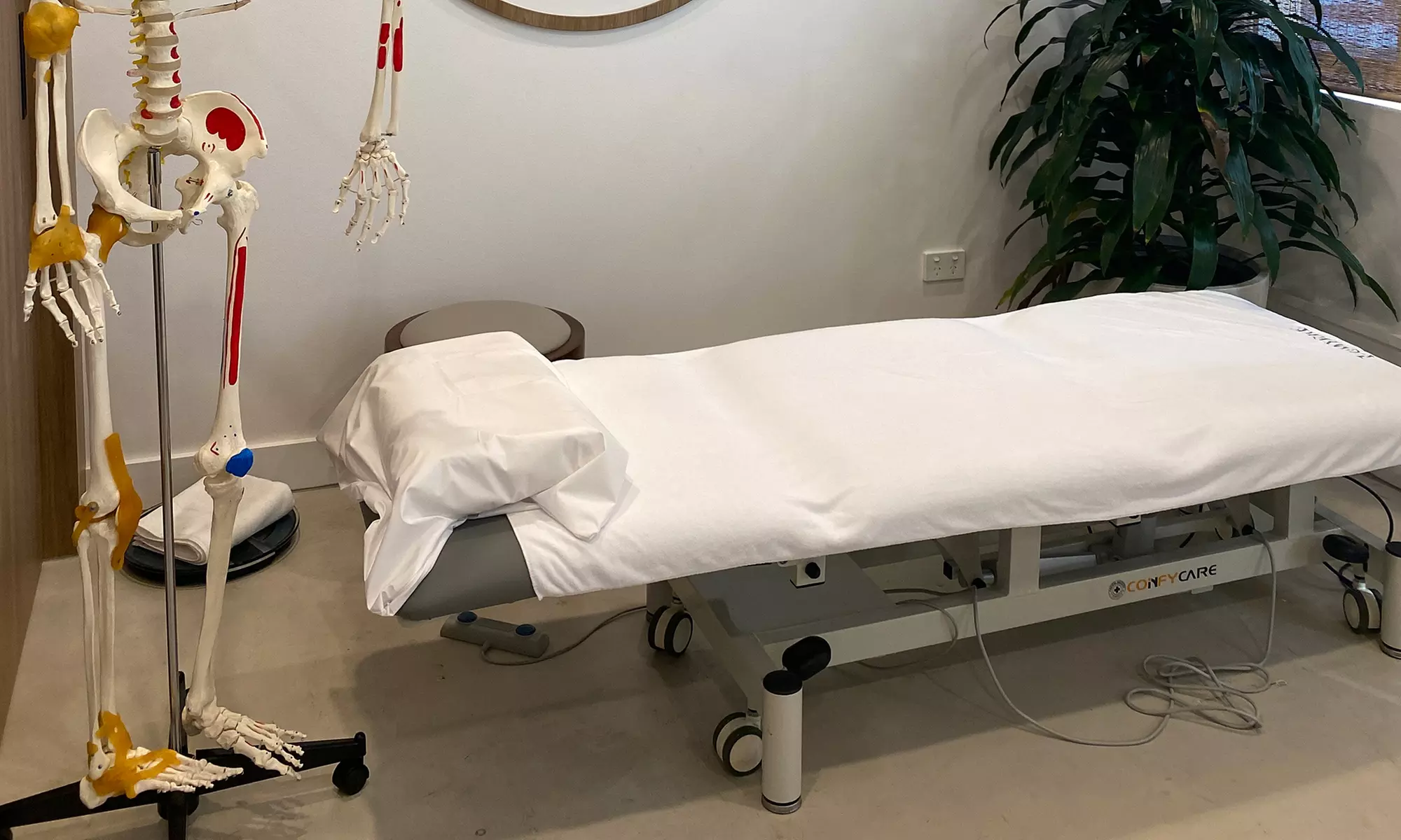 Chiropractic Services at LumiÈRe Cosmetic Clinic