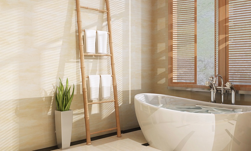 Image 1: Bamboo Towel Ladder