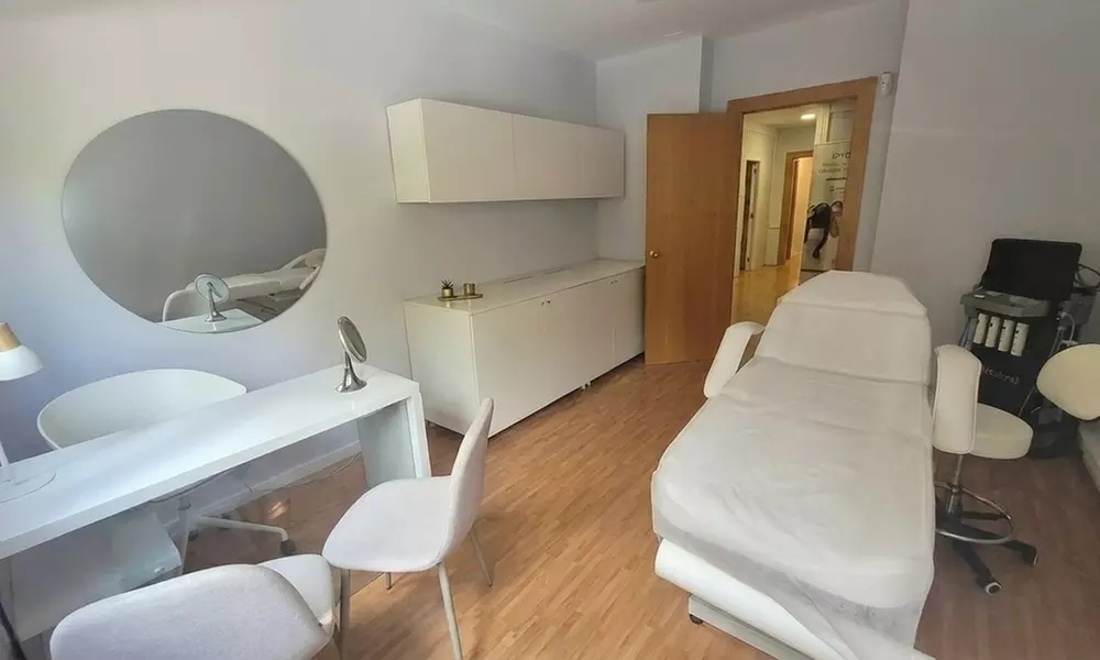 1 o 2 viales de enzimas lipolíticas recombinantes con presoterapia