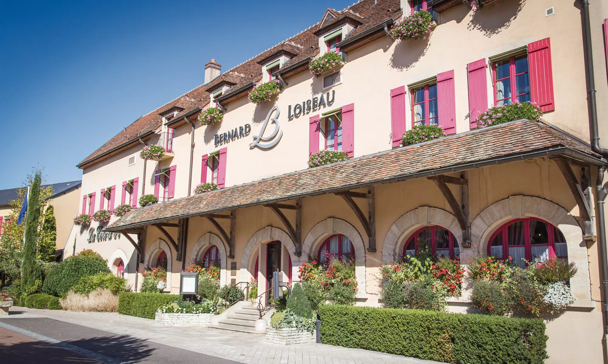 Bourgogne : chambre Confort, Supérieure, Deluxe, Suite, dîners en option au Relais de Bernard Loiseau 5* pour 2 convives - Primary Image