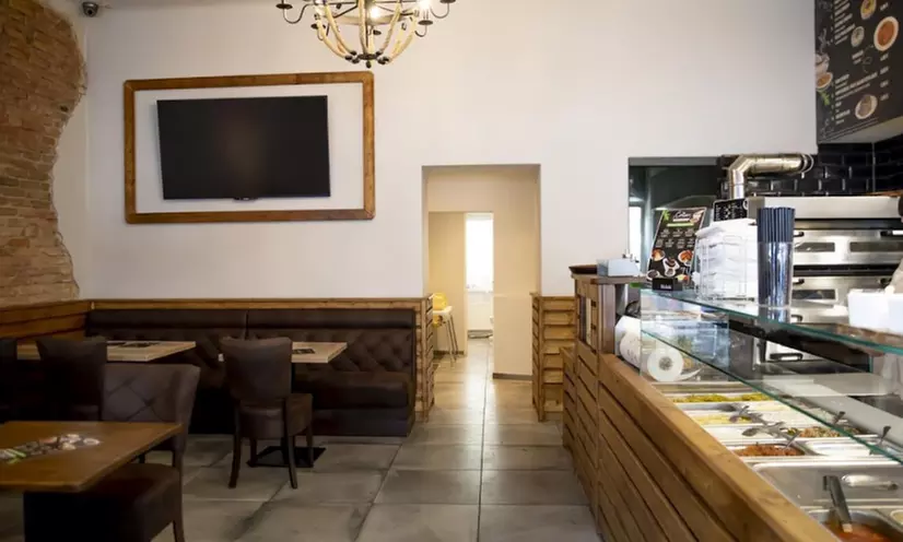 Hauptgericht + Reis & Salat und Dessert nach Wahl für 1, 2 od. 4 Pers.