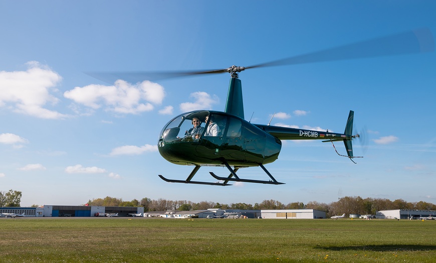 Image 4: 10–30 Min. Helikopterflug: Fantastische Ausblicke für 1 od. 2 Personen