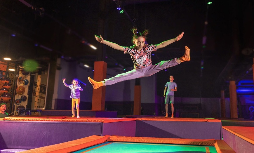Image 2: Up to 14 kids – Trampoline Birthday Package (Max 27% Off)