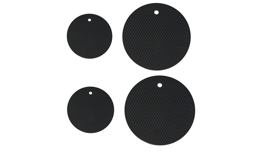 Image 30: Up to Four Heat-Resistant Silicone Trivets