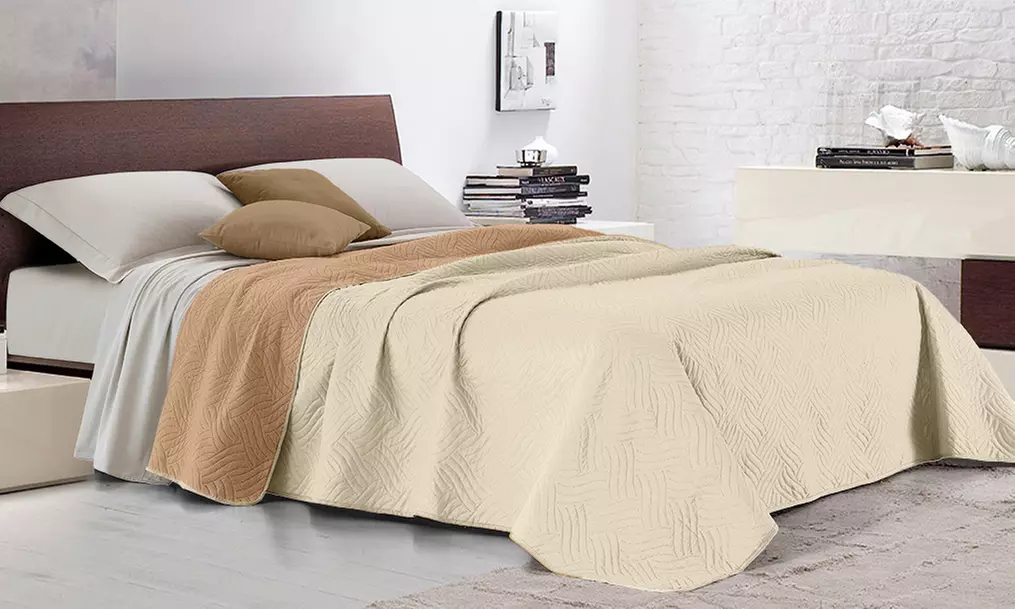 Zweifarbige Tagesdecke