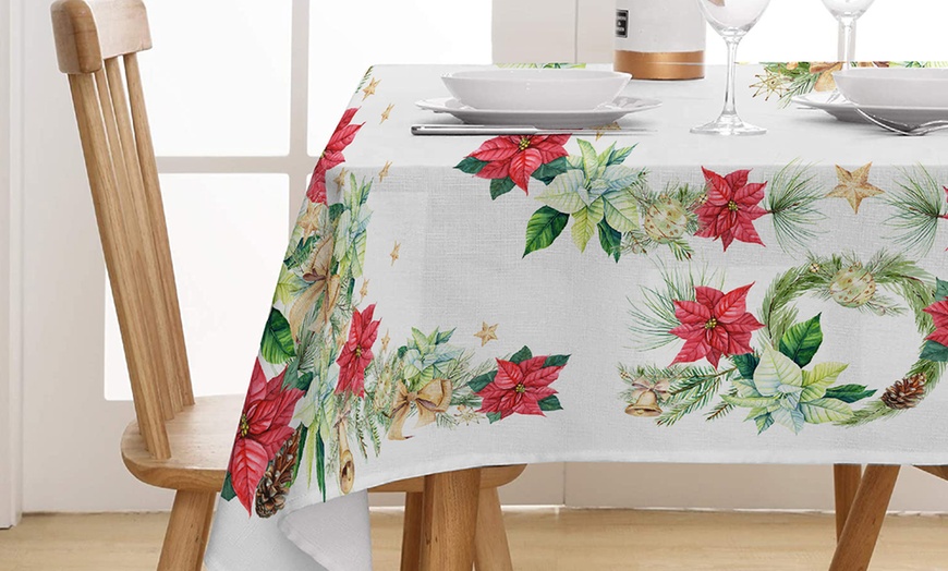 Image 8: Nappe de Noël à motifs imprimés