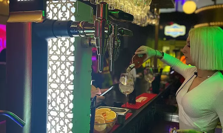 Entrada con 4 cócteles y show de baile en Circus Alcalá