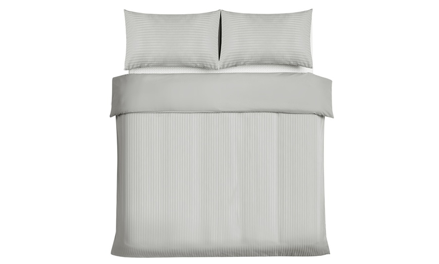 Image 19: Three Pieces Stripe Duvet Cover Set With Two Pillowcases