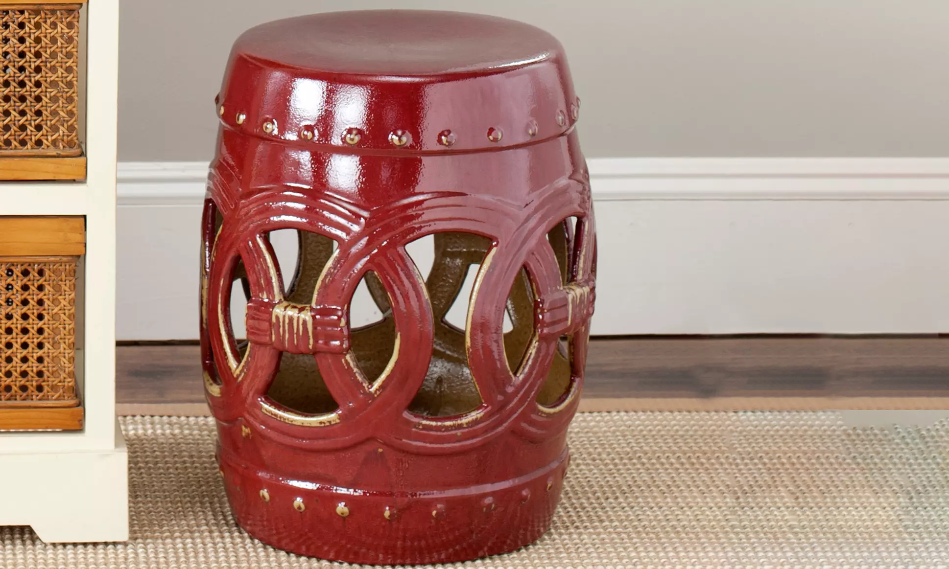 Safavieh dekorativer Keramik-Hocker für Innen- und Außenbereich in Weinrot - Primary Image