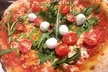 Pizza für 2 oder 4 Personen bei Sfizio Italienisches Restaurant (bis zu 33% sparen*) - Second Medium