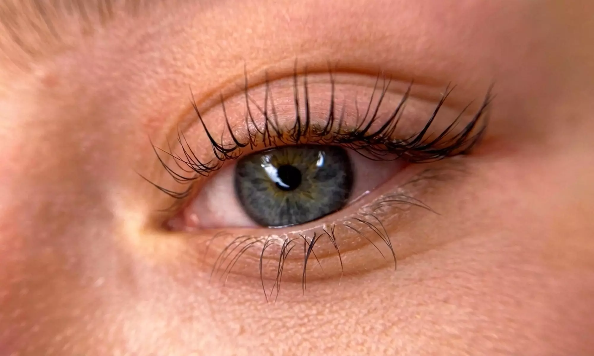 Laminacja i koloryzacja brwi lub rzęs oraz przedłużanie rzęs