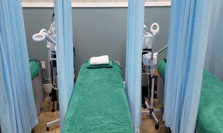 60 Min Swedish Massage with Hot Stones and Hot Towel Wrap - Hang's Spa