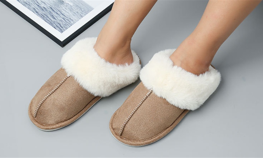 Image 9: Women's Indoor Warm Plush Slippers