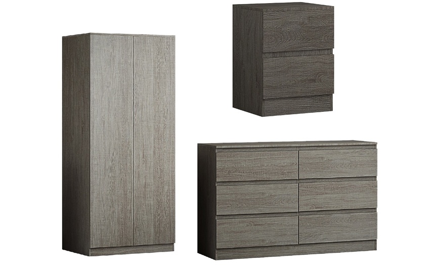 Image 43: Carlton Bedroom Furniture Collection