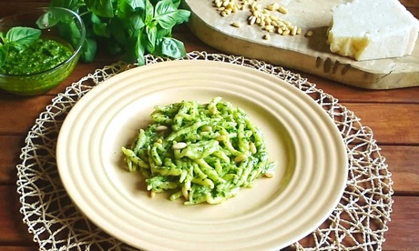 Menu di terra alla carta da 2, 3 o 4 portate con vino per 2 persone al ristorante Stralunà (sconto fino a 63%)