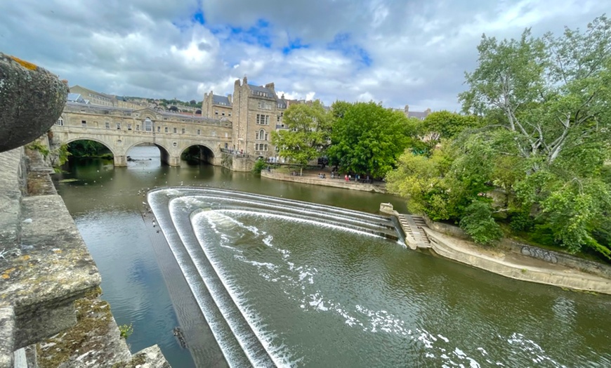 Image 2: Bath: 4* Traditional Standard Room Stay with Optional Breakfast