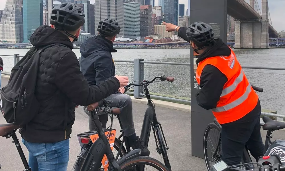 Explore NYC with 2.5 Hour Bike or E-Bike Tour for One or Two