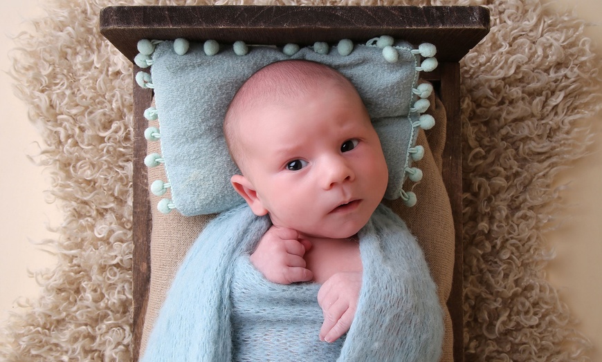 Image 7: Newborn Photoshoot With Print