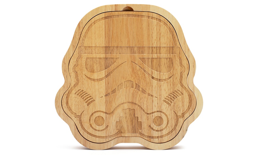 Image 10: Stormtrooper-Design Pizza Cutting Board or Cheeseboard