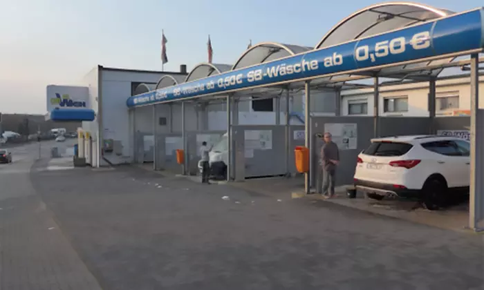 Basiswäsche für 1 PKW opt. + Felgenreinigung usw. oder Premium-Wäsche