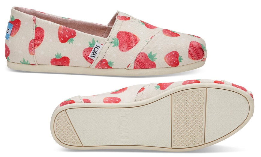 Image 7: Classic Toms Canvas Shoes