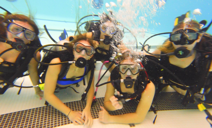 Image 4: Discover Scuba Diving – Breathe Underwater Safely