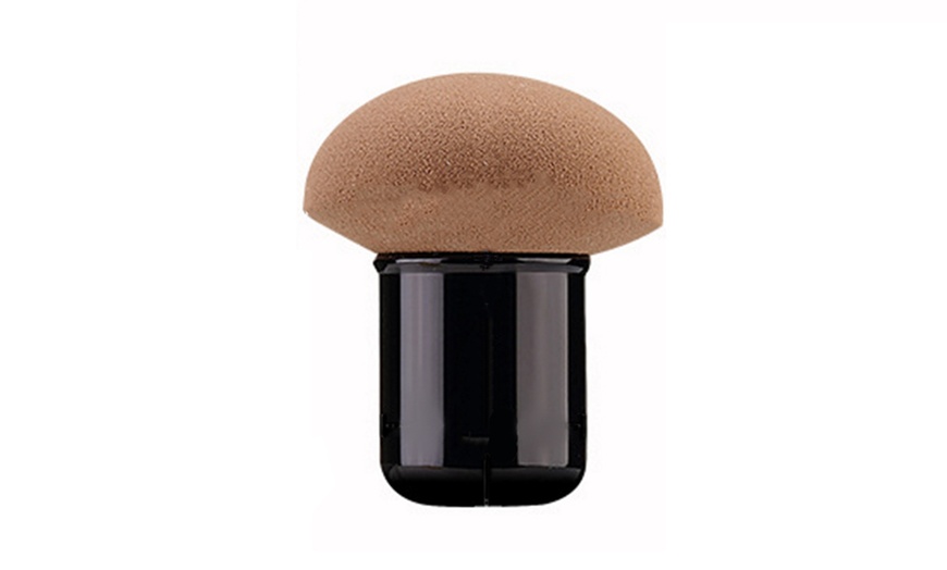 Image 2: Mushroom-Shaped Make-Up Sponge