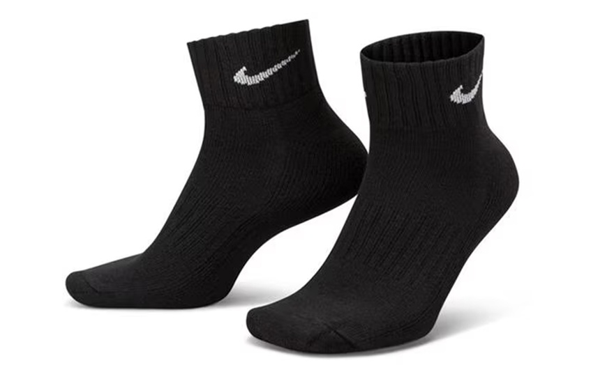 Image 4: Three-Pack Nike Men's Everyday Cushioned Socks 