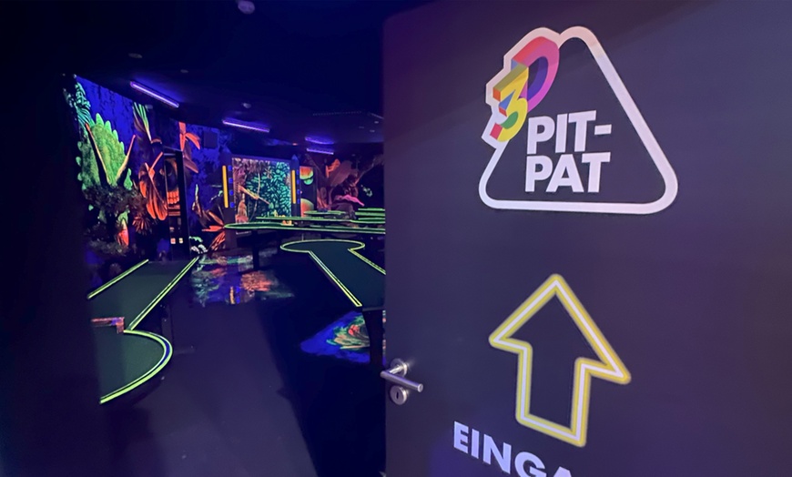 Image 4: Spaß und Action : 3D Neon Minigolf / 3D Pit-Pat für 2 oder 4 Personen