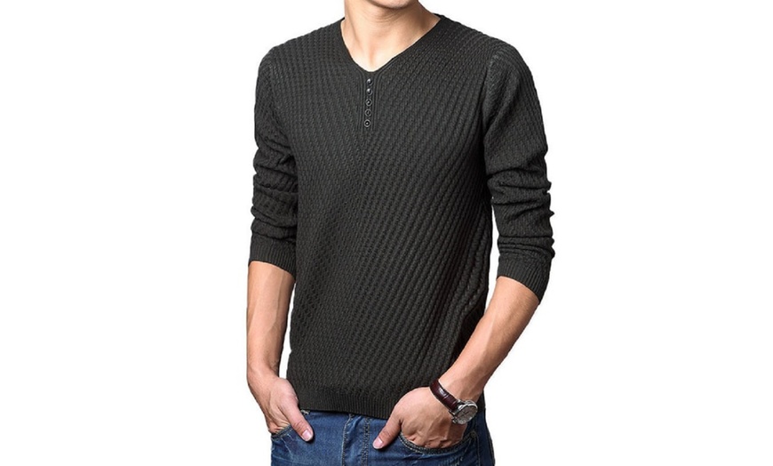 Image 4: Men's Slim Fit V-Neck Jumpers