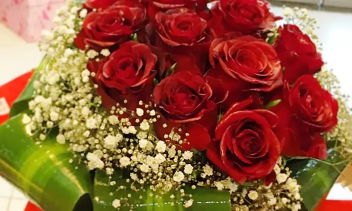 50 to 200 Roses and Card