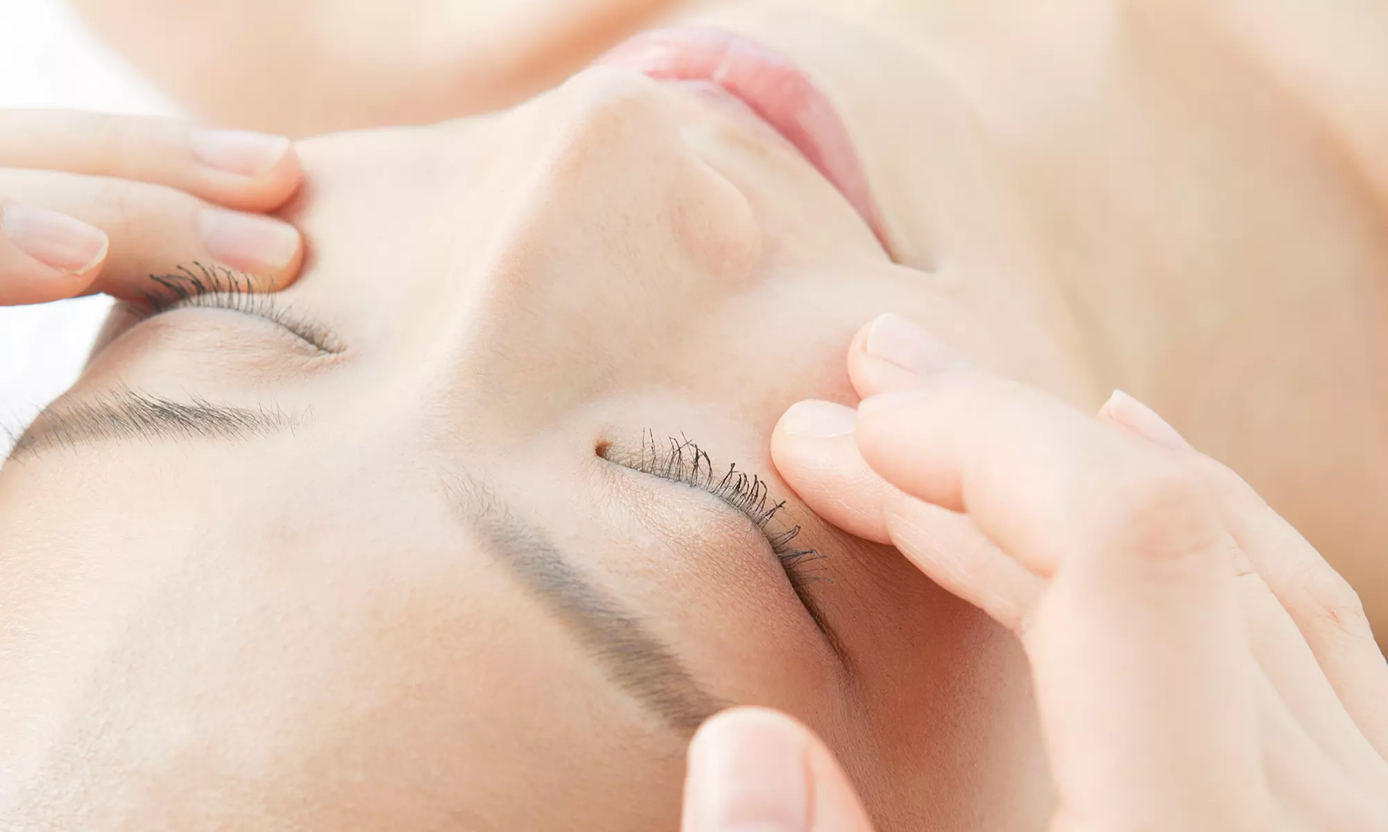 Japoński lifting Kobido: Ekskluzywne rytuały odmładzające z maską algową lub sauną karbonową Gabinecie She - Primary Image