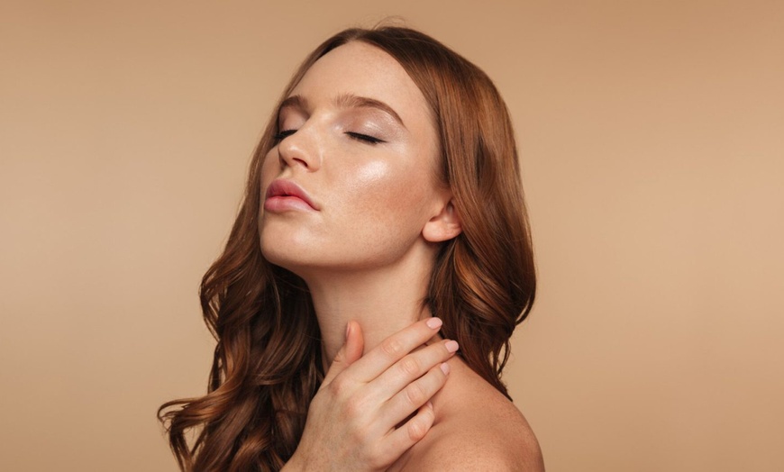 Image 1: 1 o 2 sesiones  rehidratación de labios con dermapen para 1 