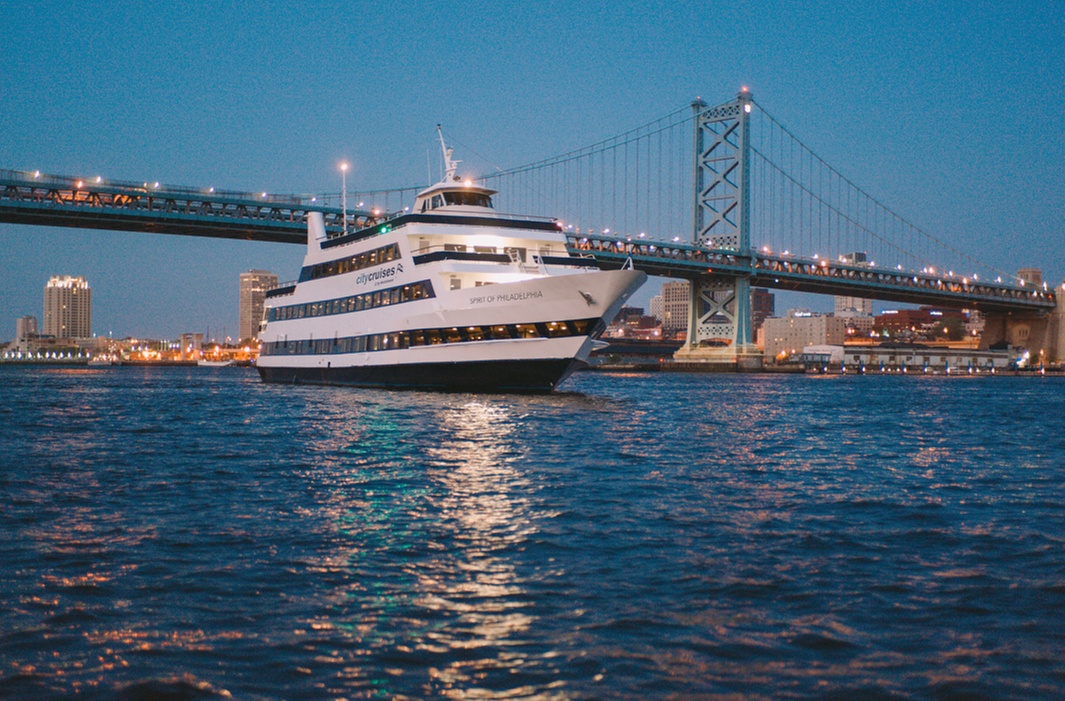 Philadelphia Lunch, Dinner & Mimosa Cruise Deals with City Cruises