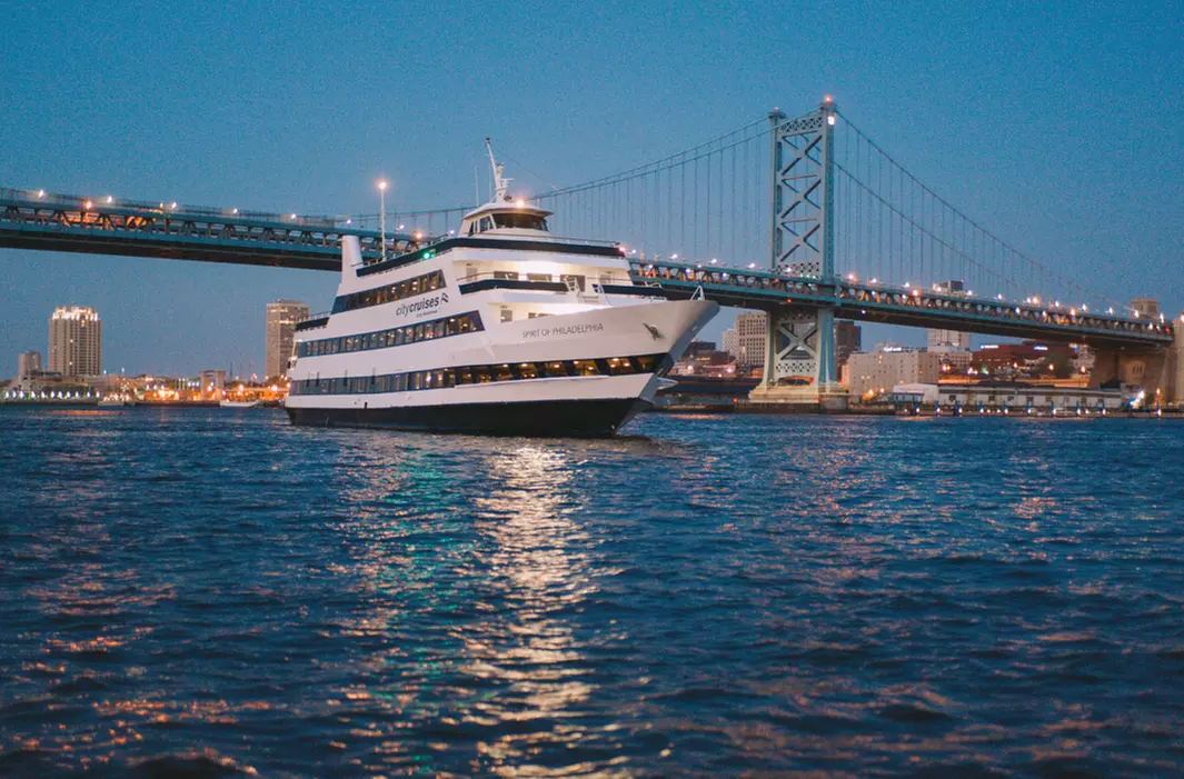 Philadelphia Lunch, Dinner & Mimosa Cruise Deals with City Cruises