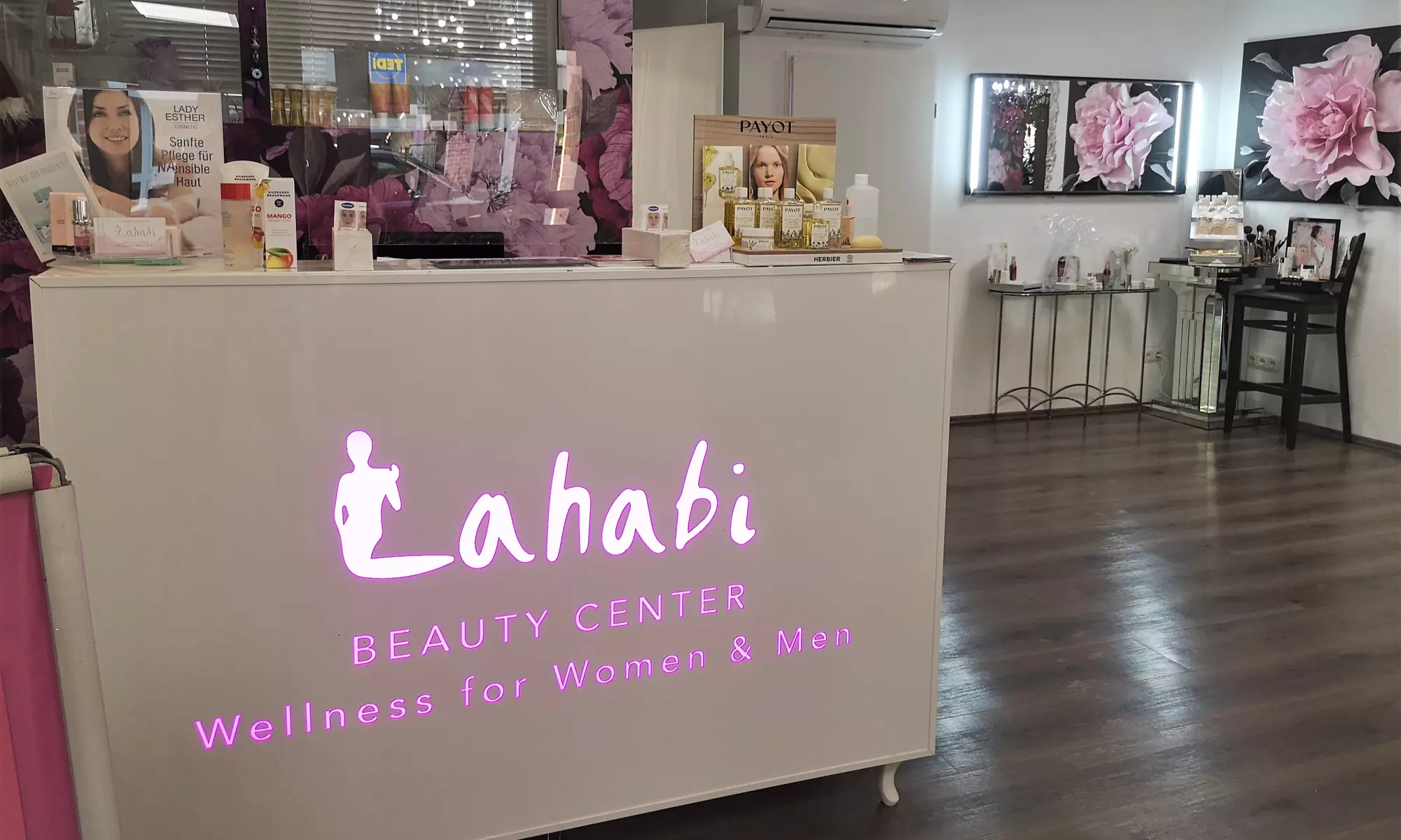 Kosmetische, opt. exklus. Gesichtsbehandlung o. Wellness-Beauty-Paket