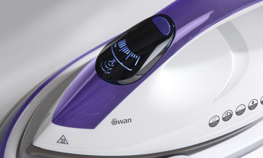 Image 7: Swan Steam Station Iron