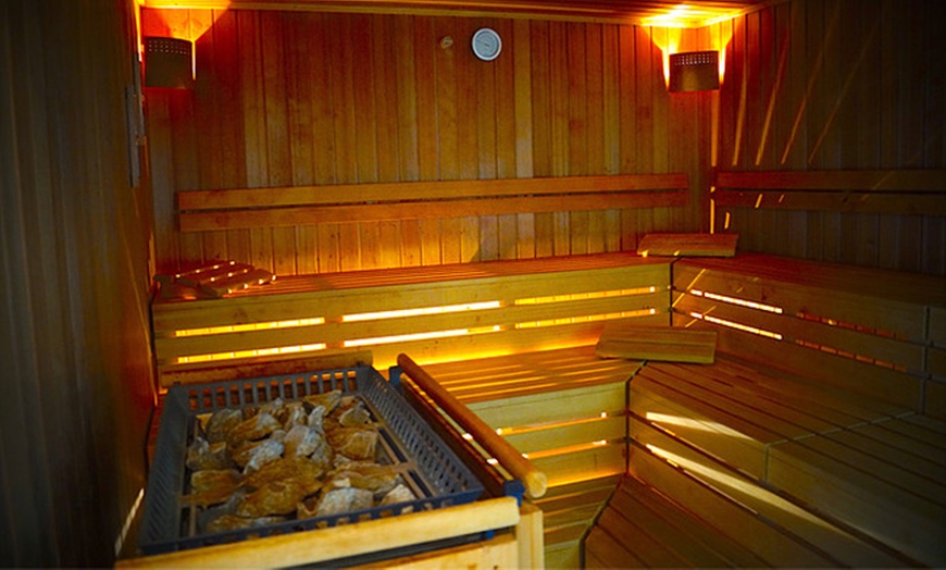 Image 2: Tageskarte für die East Sauna