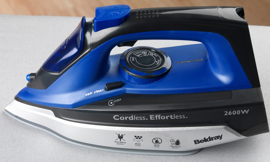 Image 4: Beldray Cordless Steam Iron